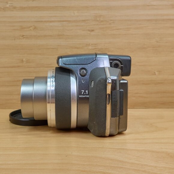 OLYMPUS SP-550UZ 7.1MP Digital Camera, 18x Optical Zoom, Image Stabilization - Picture 3 of 9